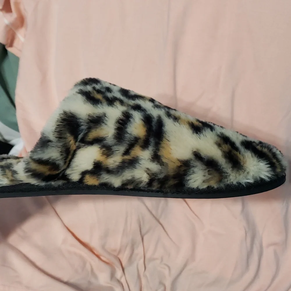 Leopard Print Slippers - Picture 7 of 8